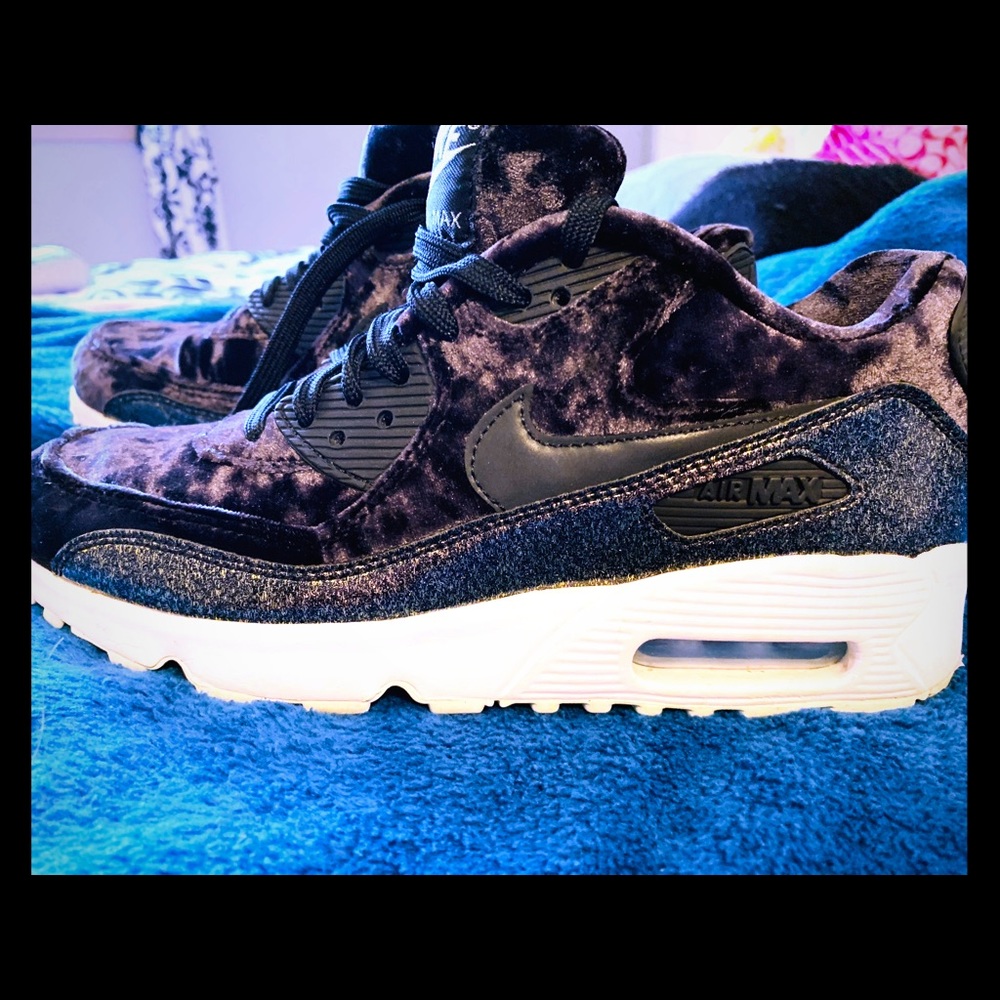 Nike air max’s 90s velour black